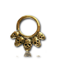 Load image into Gallery viewer, Septum Piercing Nasenringe Totenköpfe Messing 1,6 mm goldfarben nickelfrei antik exotisch Ohrring - chic - net.de
