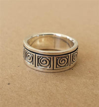 Load image into Gallery viewer, Silberring Spiralmuster dunkel oxidiert Ring 925er Sterling Silber Unisex Designer Schmuck - chic - net.de
