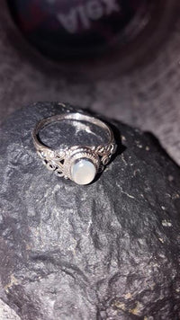 Load image into Gallery viewer, Silberringe Chalzedon Seile Spiralbögen Kreise oval 925 - chic - net.de
