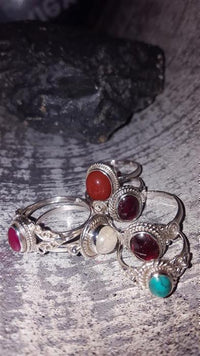 Load image into Gallery viewer, Silberringe Granat Seile Spiralbögen Kreise oval 925 - chic - net.de
