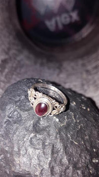 Load image into Gallery viewer, Silberringe Rubin Seile Spiralbögen Kreise oval 925 - chic - net.de
