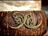 Cargar imagen en el visor de la galería, Spiralen Ohrringe Brass Punkte drei Spiralen antik golden Tribal Piercing - chic - net.de
