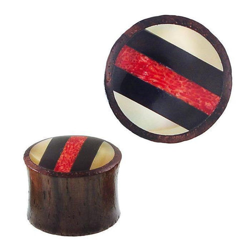 The Holz Plug Tamarindenholz Resin Perlmutt Koralle Streifen Tunnel Tribal Expander features a round face with a diagonal red stripe between black stripes on a cream background, shown from both front and angled side views.