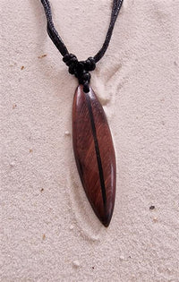 Load image into Gallery viewer, Unisex Surfbrett Kette mit Sono Holzanhänger - chic - net.de
