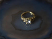 Cargar imagen en el visor de la galería, Universal Piercing Ring Brass Knoten celtic weiß Kristall - chic - net.de
