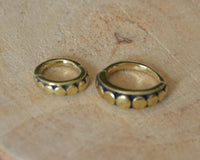 Load image into Gallery viewer, Universal Piercing Ring Messing gold Punkte - chic - net.de
