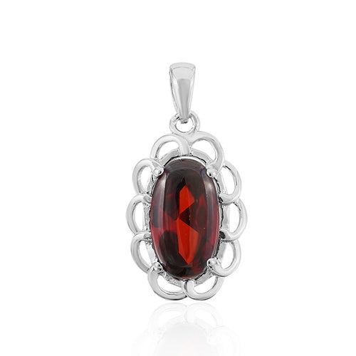 Ein ovaler Zirkonia Anhänger aus 925er Sterling Silber mit rot-lila Stein in kunstvoll geschwungener Silberfassung.