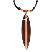 Load image into Gallery viewer, The Surferkette Haifzahn Surfbrett rund kombiniert einen braunen/beigen Surfbrett-Anhänger, kleinen Haifischzahn, bunte Perlen und verstellbares Band – das perfekte Accessoire für den Surfer-Style!.
