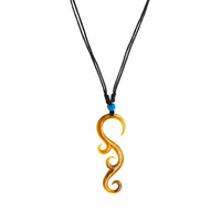 Load image into Gallery viewer, Verstellbare Unisex Halskette aus Baumwollkordel mit handgeschnitztem Muschel-Anhänger aus Perlmutt und türkisem Stein, inspiriert vom Tomoe-Design.
