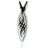 Load image into Gallery viewer, The Surferkette Baumwolle Holz Surfbrett Halskette features a leaf-shaped silver pendant with a black tribal design on a knotted black cord—ideal for fans of surfer style necklaces.
