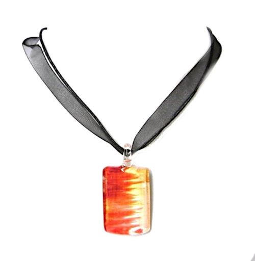 Glasanhänger mit Stoffkette, Rot und Weiß, rechteckig, 2,7x3,5cm
