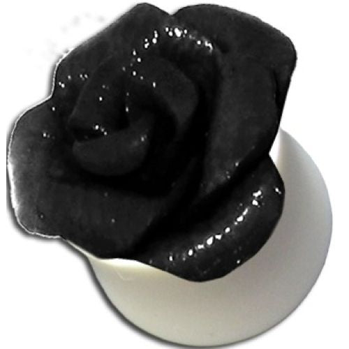 A glossy black rose made of icing, as striking as the handgeschnitzt Bone Plug weiß Leder Blume schwarz Tribal Organic Expander Tunnel Piercing, sits atop a white cupcake seen from above.