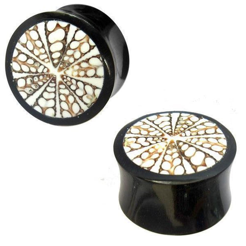Horn Plug schwarz braun weiß Muster Spidermuschel Tribal Buffalo Tunnel Ohrring handgeschnitzt