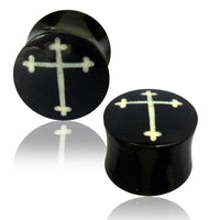 Load image into Gallery viewer, Horn Plug Kreuz gothic Bone Inlay schwarz weiß Flesh Tunnel Organic Expander Tribal Piercing
