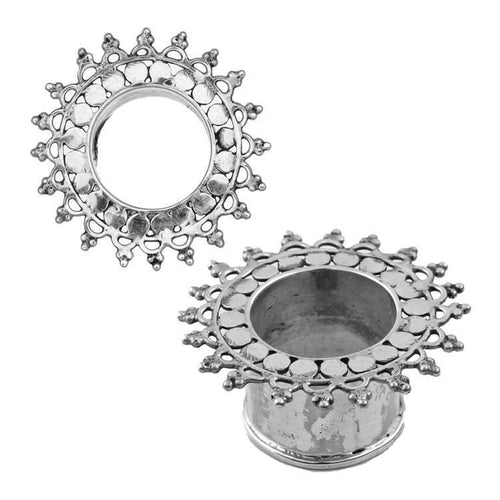 Two round Silbertunnel Kreise Bögen Rand 925 Sterling Silber Tunnel Plug Organic Expander Ohrschmuck pieces with decorative edges and a central hole are shown from top and side angles on a white background.