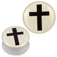Load image into Gallery viewer, Zwei runde Acryl Plug weiß creme mit schwarzem Kreuz-Design ("Acryl Plug weiß creme schwarz Kreuz Piercing Ohrschmuck") sind von oben und seitlich abgebildet.
