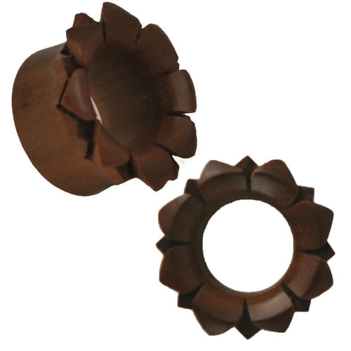 Two dark brown, hand-carved wooden napkin rings with petal-like edges resembling flowers, inspired by the Holz Tunnel rotbraun handgeschnitzte zweilagige Blume Tribal Piercing, displayed on a white background.