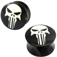 Load image into Gallery viewer, Horn Plug in schwarz weiß Totenkopf Muster handgeschnitzt Tribal Buffalo Tunnel Ohrstecker
