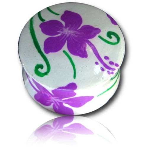 A round, white Holz Plug Hawaii Blume lila grün Tunnel Ohrschmuck with hand-painted purple flowers and green vines on lid and side, inspired by Hawaii, shown against a white background with a faint reflection below.