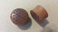 Load image into Gallery viewer, Flesh Plug Sawoholz Stern Blume des Lebens double flared Lobe Dehner rot braun Gravur

