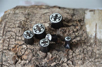 Load image into Gallery viewer, Flesh Plug Horn Auge Kreuz Bone Inlay double flared
