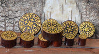Load image into Gallery viewer, Holz Plug Gothic Kreuz gold double flared
