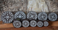 Load image into Gallery viewer, Holz Plug Gothic Kreuz silber double flared

