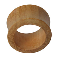 Load image into Gallery viewer, This Holz Flesh Tunnel aus Krokodilholz ist hell, leicht konvex und double flared. Der Zylinder ist hohl, zeigt glatte Oberflächen und sichtbare Maserung; die Aufnahme hebt Dicke sowie den runden, offenen Mittelpunkt hervor.
