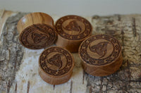 Load image into Gallery viewer, Holz Teakholz Plug Odins Horn Knotenrand double flared
