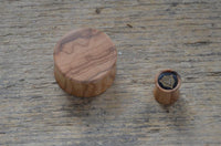 Load image into Gallery viewer, Olivenholz Horn Inlay Flesh Plug Symbol Dreiecke
