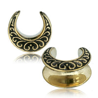 Load image into Gallery viewer, Saddle Plug Messing antik gold Sichel Bögen Tunnel with detailed black swirl designs, displayed from front and angle views against a white background.

