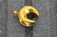 Load image into Gallery viewer, Saddle Plug Messing antik gold Sichel Hook für Anhänger
