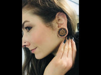 Load image into Gallery viewer, Olivenholz Horn Inlay Flesh Plug Symbol Dreiecke
