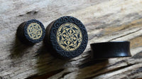 Load image into Gallery viewer, Holz Plug Ornament Muster beige dunkel double flared
