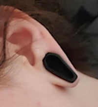 Load image into Gallery viewer, Holz Plug schwarz Sarg handgeschnitzt Sonoholz Tribal Tunnel Expander Ohrstecker Holzplug
