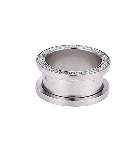 A Tunnel Plug Schraubplug aus dünnem Chirurgenstahl/Edelstahl in Silberfarben, mit schmalem silbernem Glitzerrand, präsentiert auf weißem Hintergrund.