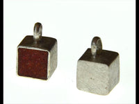 Cargar imagen en el visor de la galería, Anhänger Silber 925 Würfel crushed Stein 10mm
