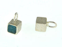 Cargar imagen en el visor de la galería, Anhänger Silber 925 Würfel crushed Stein 5mm
