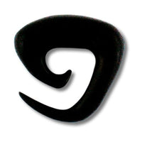 Load image into Gallery viewer, A black Tribal Horn Piercing Expander Triangel-Spirale Ohrring, hand-carved from horn in a koru-shaped spiral with a pointed tip, resembling an unfurling fern, is set against a white background.
