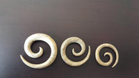 Load image into Gallery viewer, Piercing Walnuss Holz Expander beige Spirale Hoop 4mm 6mm 8mm Dehnschnecke Dehner
