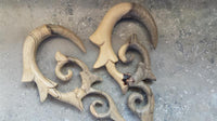 Load image into Gallery viewer, Tamarinde Holz hell Lobe Piercing Fishtail Hook

