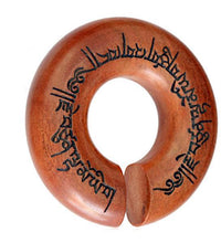Load image into Gallery viewer, Piercing Sawoholz Holz Ohrgewicht Ring Donut Schrift

