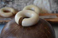 Load image into Gallery viewer, Ohr Donut Piercing Krokodilholz Holz Ohrgewicht Ring
