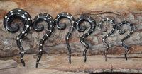 Load image into Gallery viewer, Horn Piercing Expander schwarz Thai-Spirale Punkte weiß

