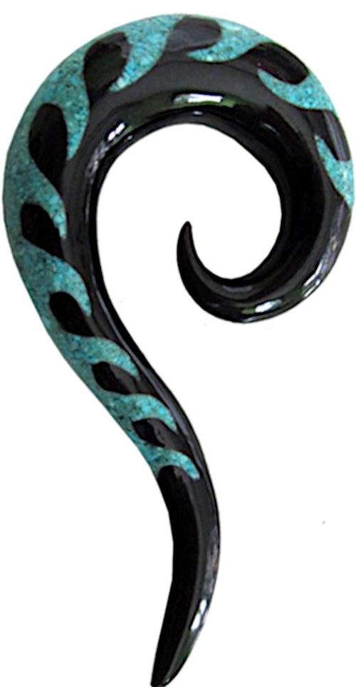 A black and turquoise spiral-shaped Tribal Horn Piercing Expander with an inlay and wave pattern, crafted from Büffelhorn, featuring a striking swirl design called "Spirale Welle schwarz türkis.