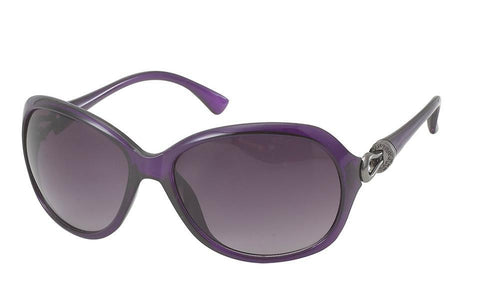 Die Sonnenbrille Damen Designer Brille Schlaufe Metall Glamour Style getönt 400UV überzeugt mit großem, lila Design, dunklen Verlaufs-Gläsern und UV-Schutz 400 sowie metallischem Deko-Detail an den Bügeln auf weißem Hintergrund.