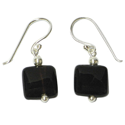 A pair of Ohrringe, Schwarz, aus quadratischem Onyx, 3cm lang und 2cm breit, mit 925er Sterlingsilber-Bügeln.