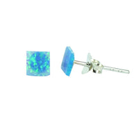 Cargar imagen en el visor de la galería, A pair of Opal Ohrstecker Quadrat flach blau grün schillernd Stein aus 925er Sterling Silber, mit leuchtenden quadratischen Opalen, präsentiert vor weißem Hintergrund.
