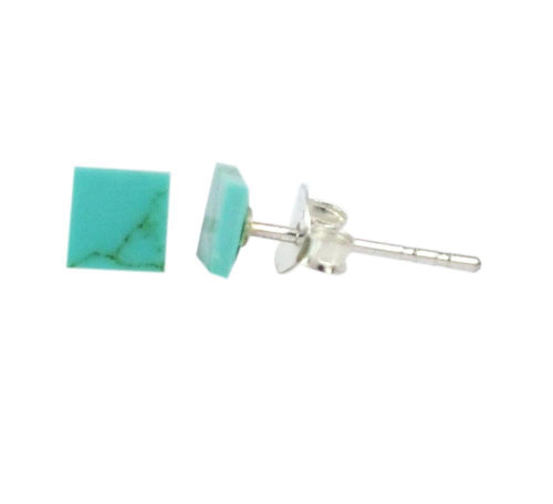 Ein Paar quadratische Türkis Ohrstecker Maserung grün aus 925er Sterling Silber; ein Stecker ist von vorn, der andere von der Seite abgebildet.