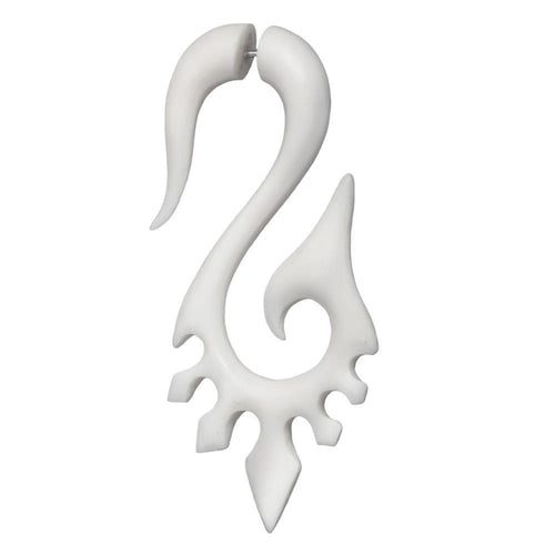 The Fake Piercing Bone Edelstahl Ohrstecker in Weiß kombiniert Spiraldesign mit Stern- und Spike-Akzenten – inspiriert von tribalart für individuelle, organische Piercing- oder Fake-Ohrringstyles.